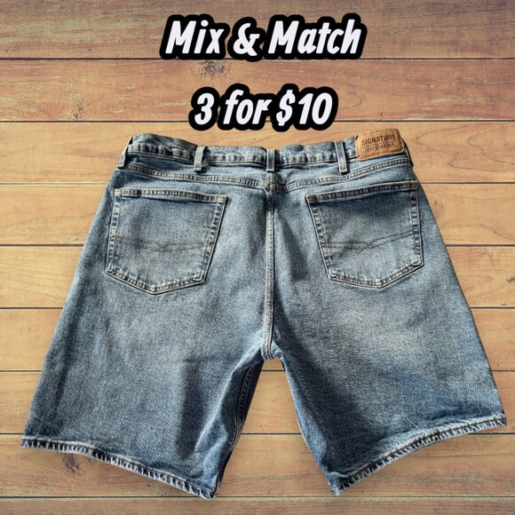 Levis Mens Signature Medium Wash Denim 10 inch Tradition Blue Jean Shorts - Picture 2 of 7